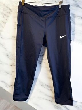 Nike Dri-Fit Black Cropped Leggings